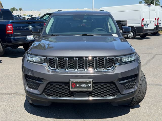 Used 2023 Jeep Grand Cherokee Laredo AWD/4WD video 3