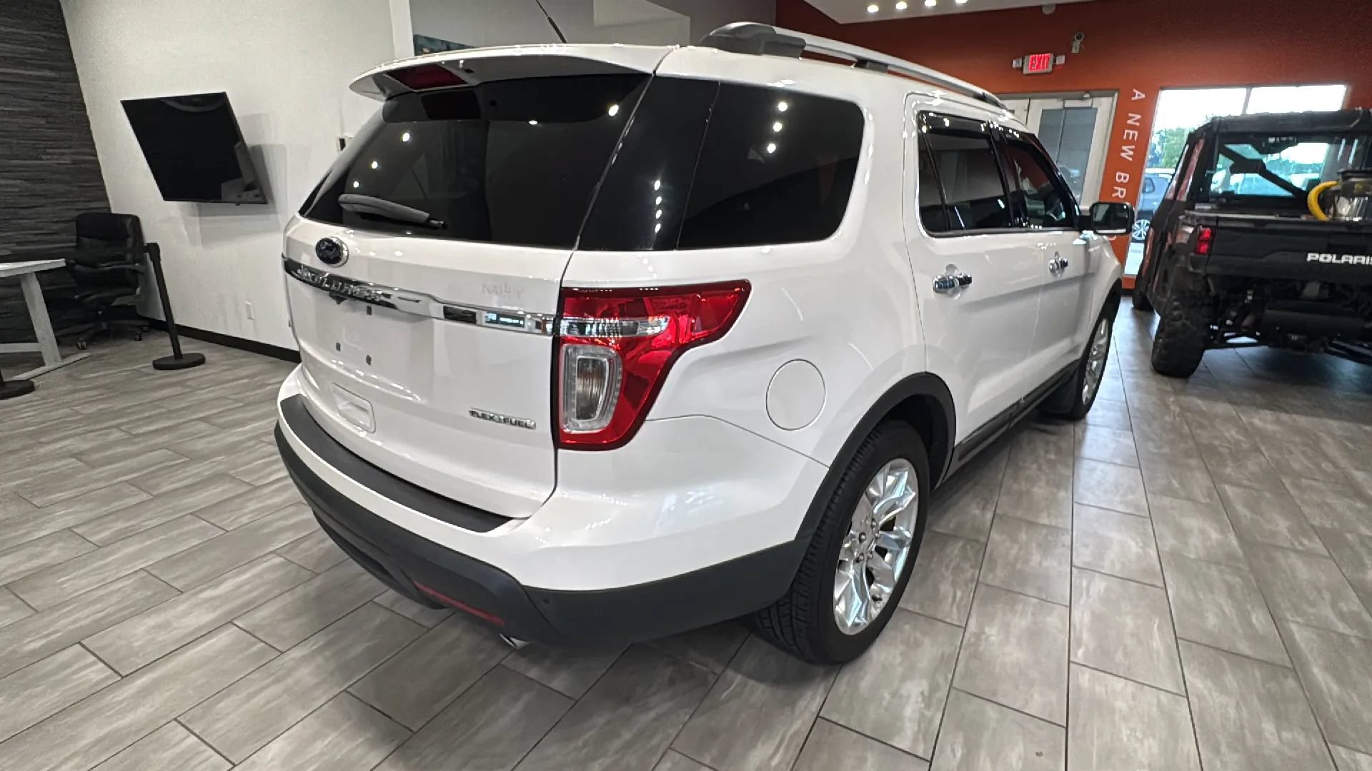 Used 2014 Ford Explorer XLT w/ Equipment Group 202A FWD image 14