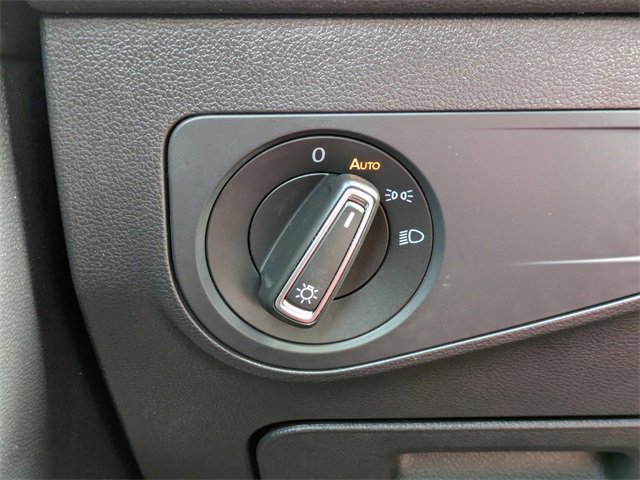Used 2024 Volkswagen Tiguan SE image 28