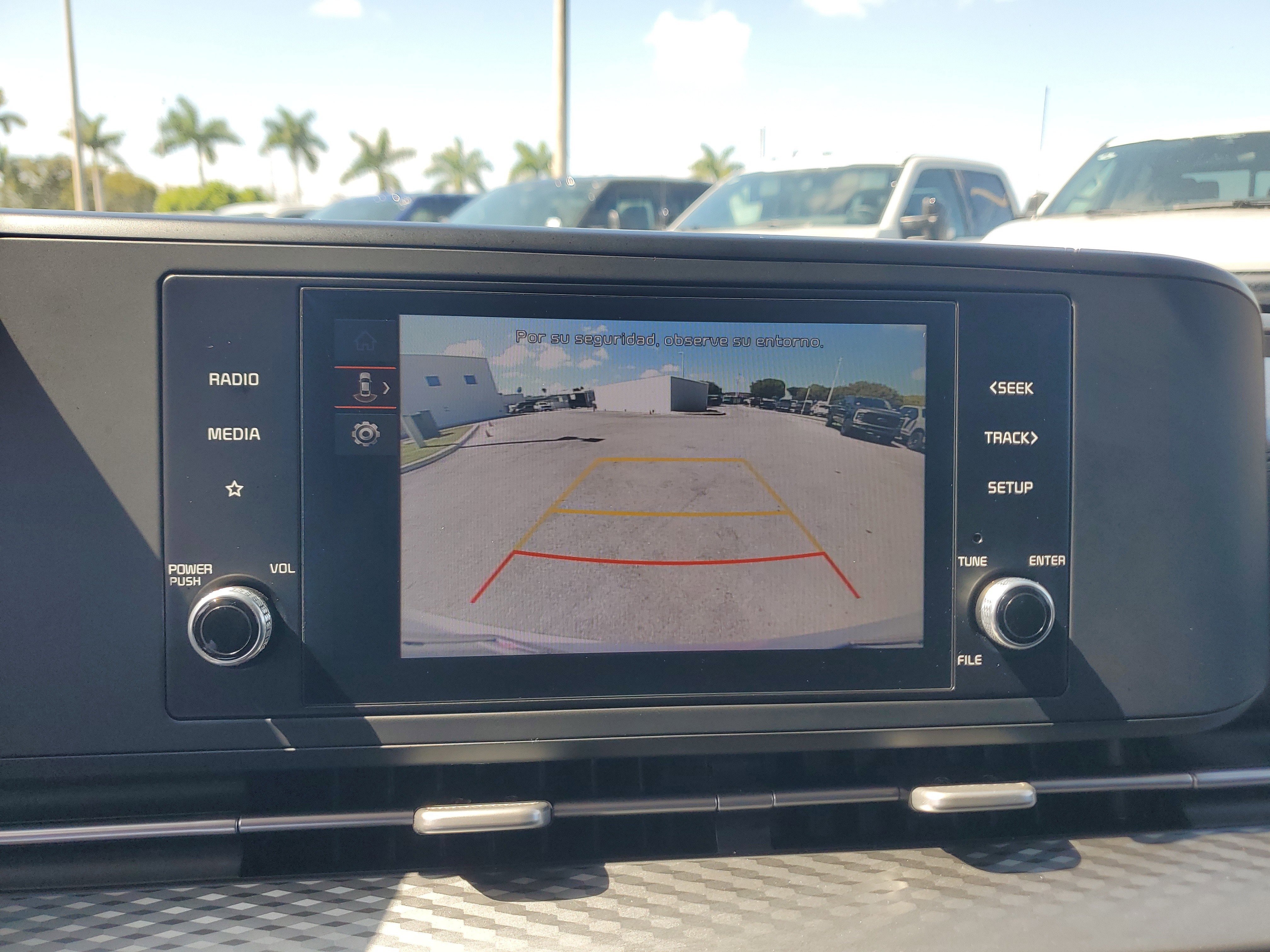 Used 2023 Kia Carnival LX image 10