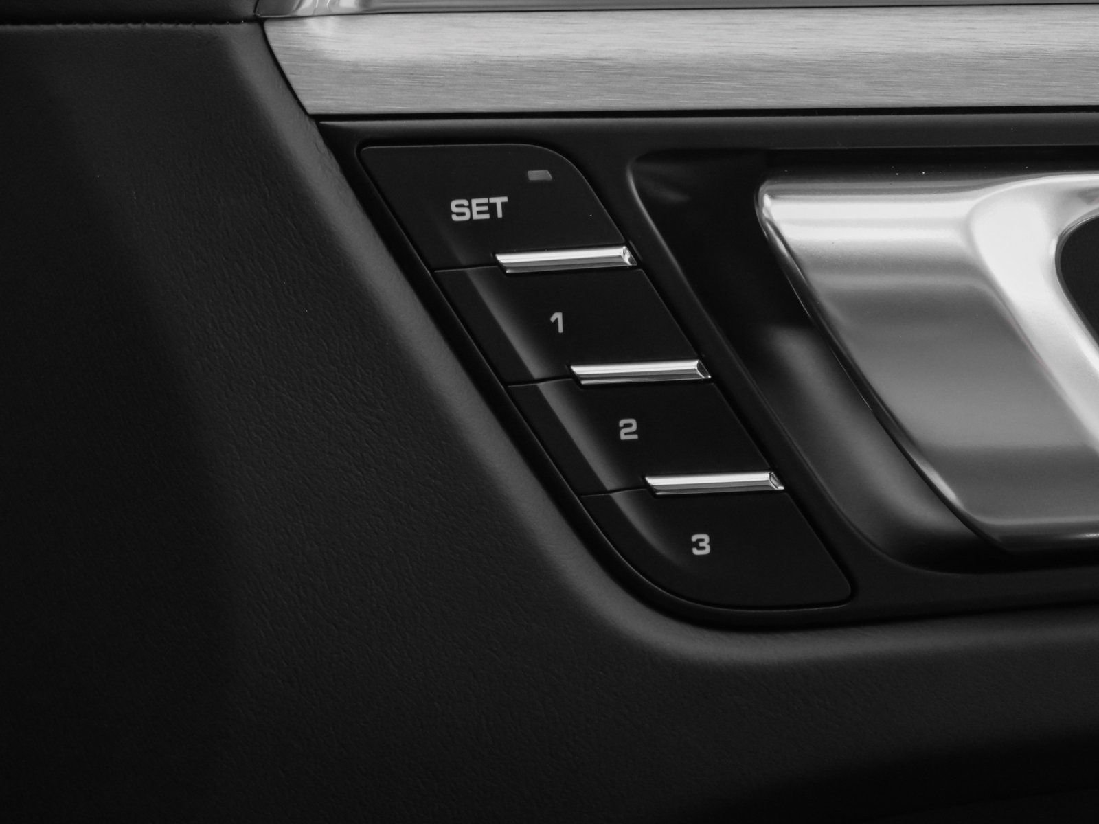 Certified 2025 Porsche Macan image 23