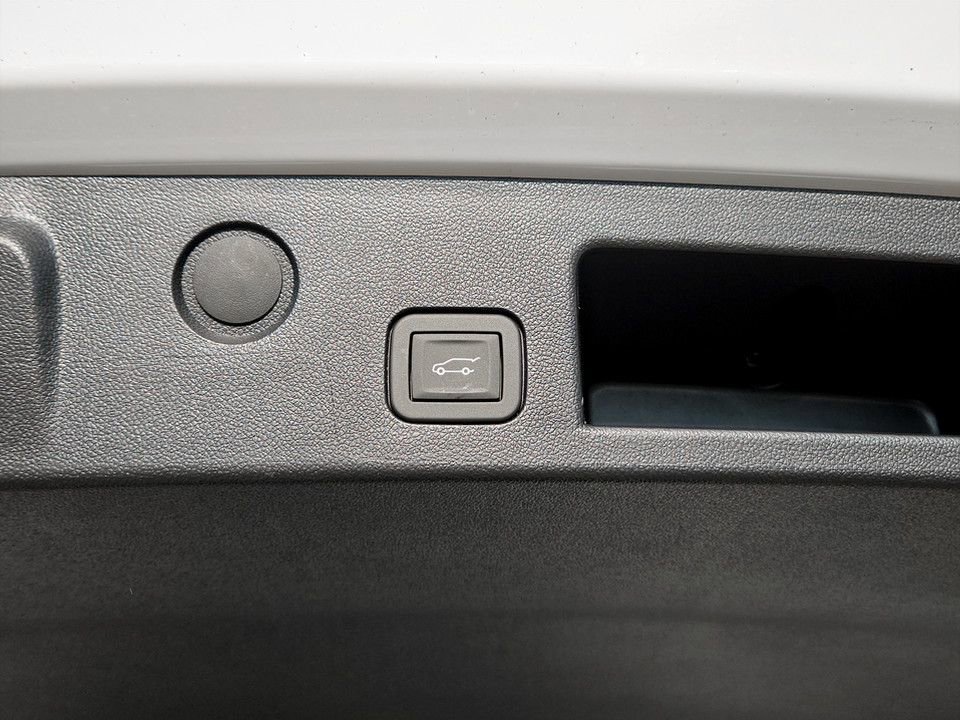 New 2026 GMC Terrain Denali w/ LPO, Floor Liner Package image 33