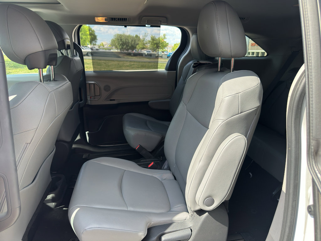 Used 2023 Toyota Sienna XLE FWD image 12
