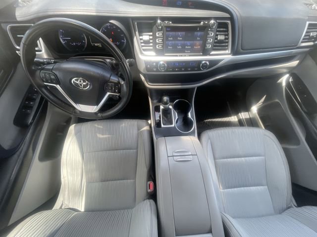 Used 2019 Toyota Highlander Plus FWD image 18