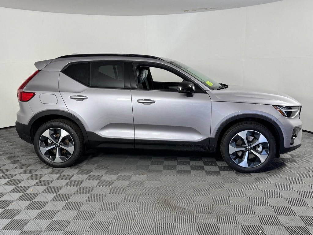 New 2026 Volvo XC40 B5 Plus w/ Protection Package Premier AWD/4WD image 4
