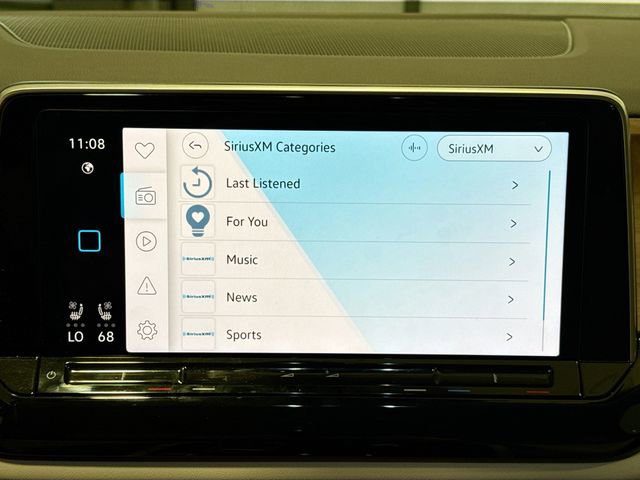 Used 2025 Volkswagen Atlas SE image 12