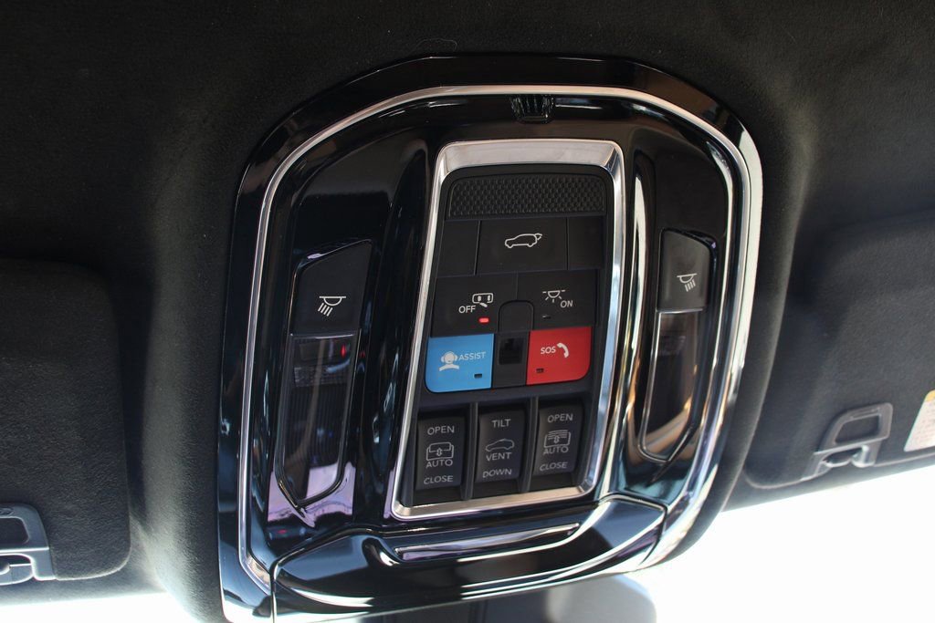 Used 2022 Jeep Grand Cherokee Summit AWD/4WD image 31