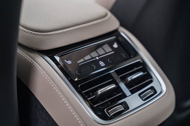 New 2026 Volvo XC90 B6 Plus image 33