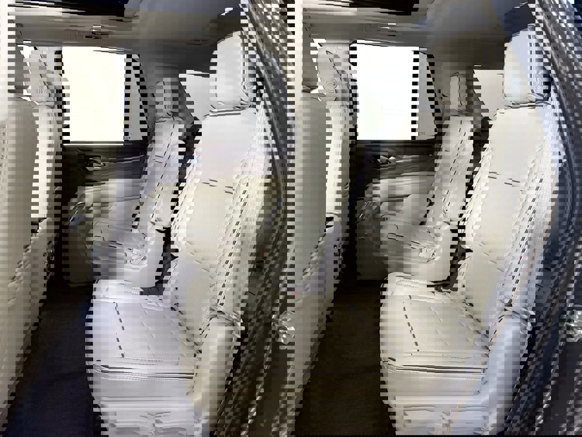 Used 2021 GMC Yukon Denali w/ Denali Premium Package image 32