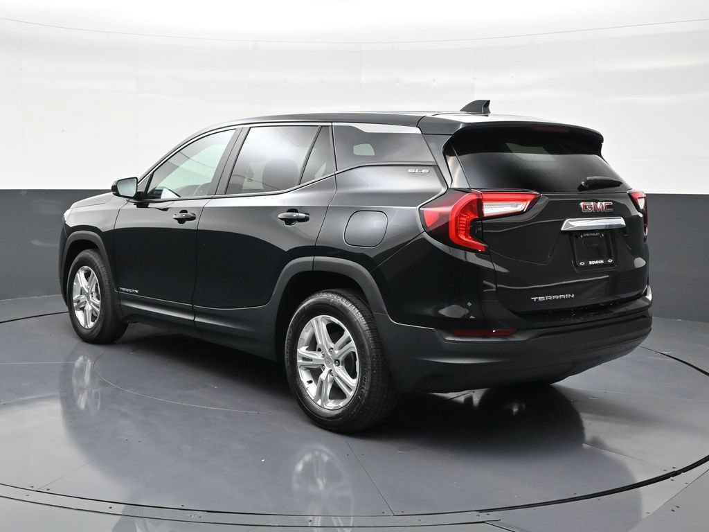 Used 2024 GMC Terrain SLE w/ Driver Convenience Package FWD image 3