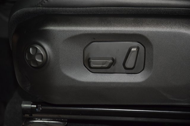 Used 2025 Jeep Wrangler Unlimited Rubicon w/ Technology Group image 44