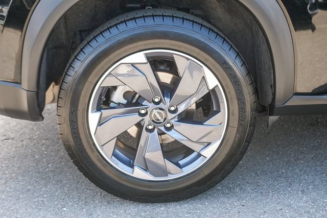 Used 2025 Nissan Rogue SV FWD image 9