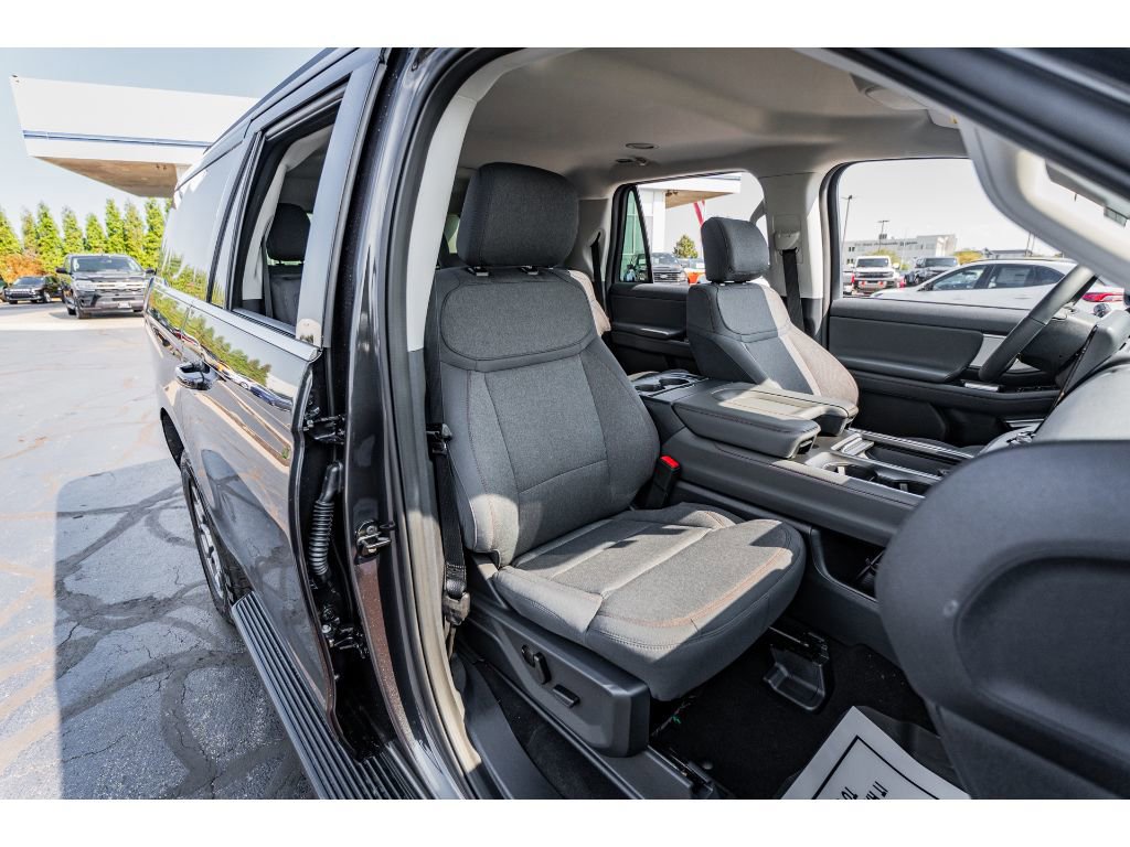 Used 2025 Ford Expedition Max Active image 18