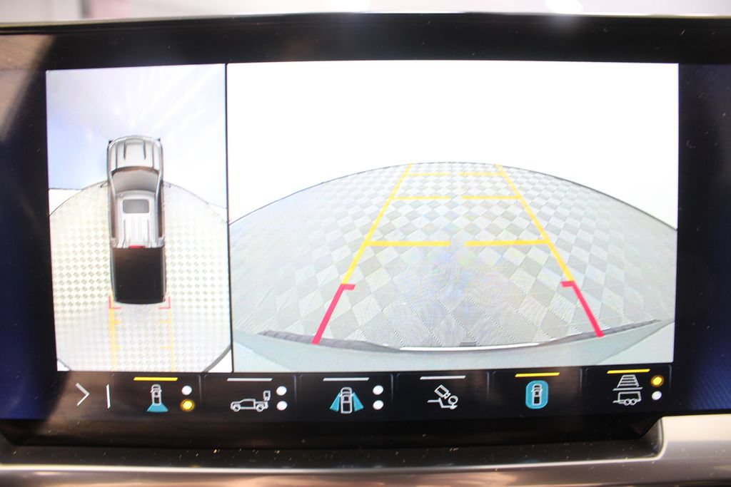Used 2023 Chevrolet Silverado 1500 LTZ AWD/4WD image 4