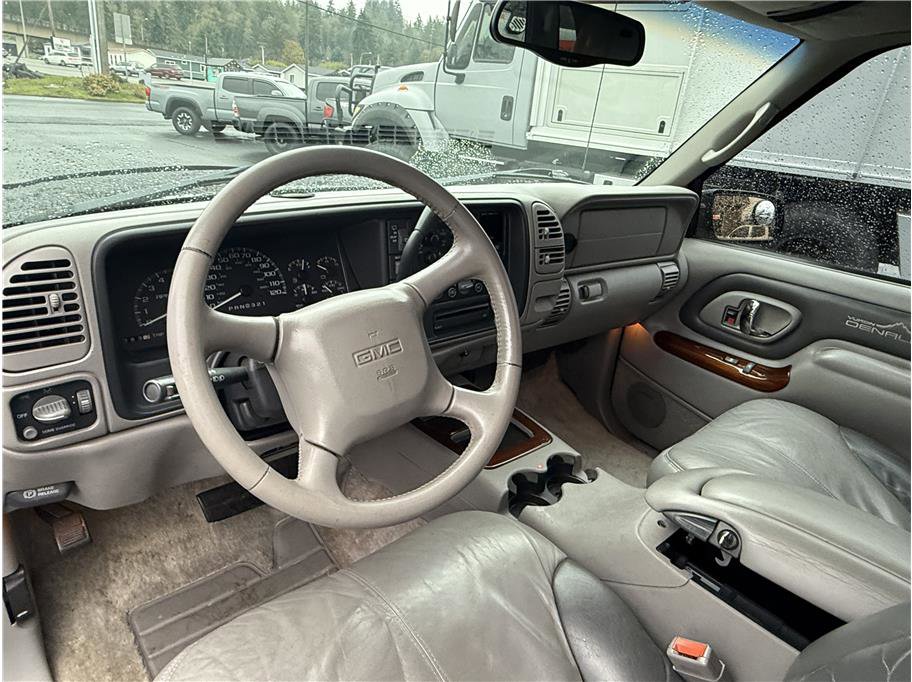 Used 1999 GMC Yukon Denali image 22