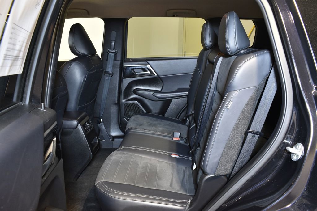 Used 2024 Mitsubishi Outlander SE Black Edition image 26