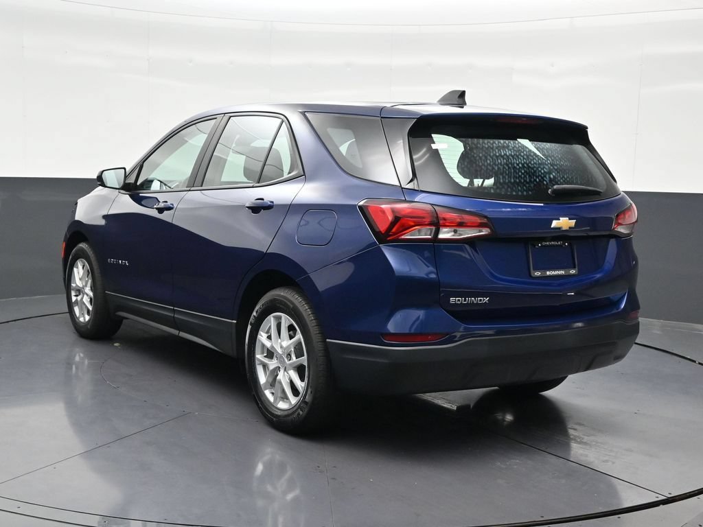 Used 2023 Chevrolet Equinox LS FWD image 3