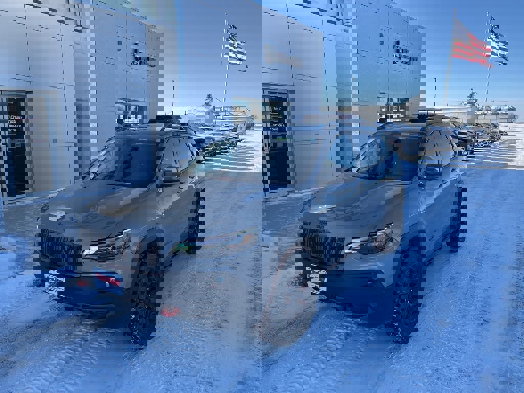 Used 2021 Jeep Cherokee Trailhawk image 2