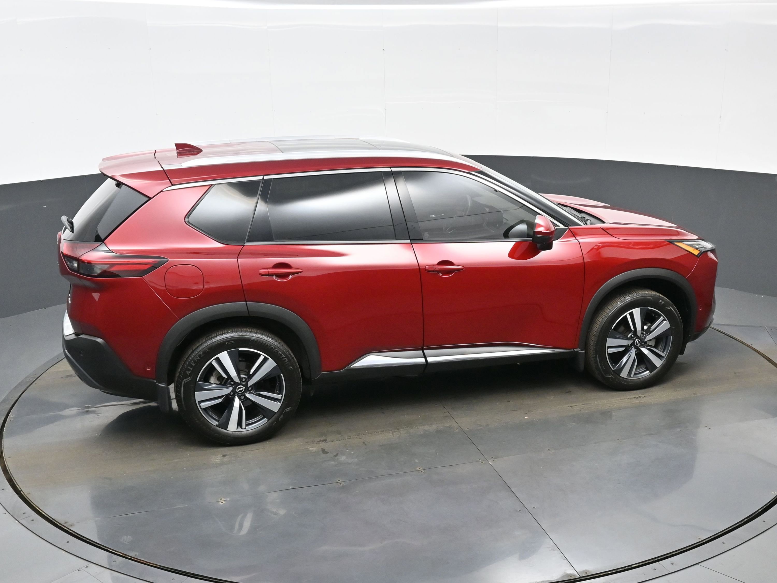 Used 2023 Nissan Rogue SL w/ SL Premium Package image 40