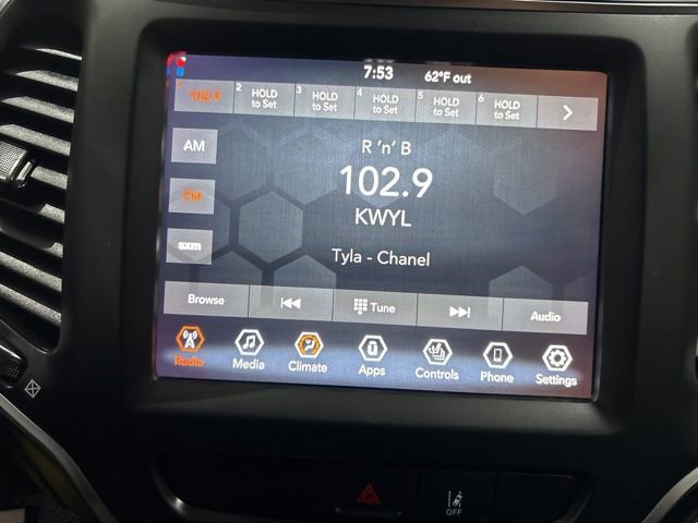 Used 2022 Jeep Cherokee Latitude w/ Sun & Sound Group image 23