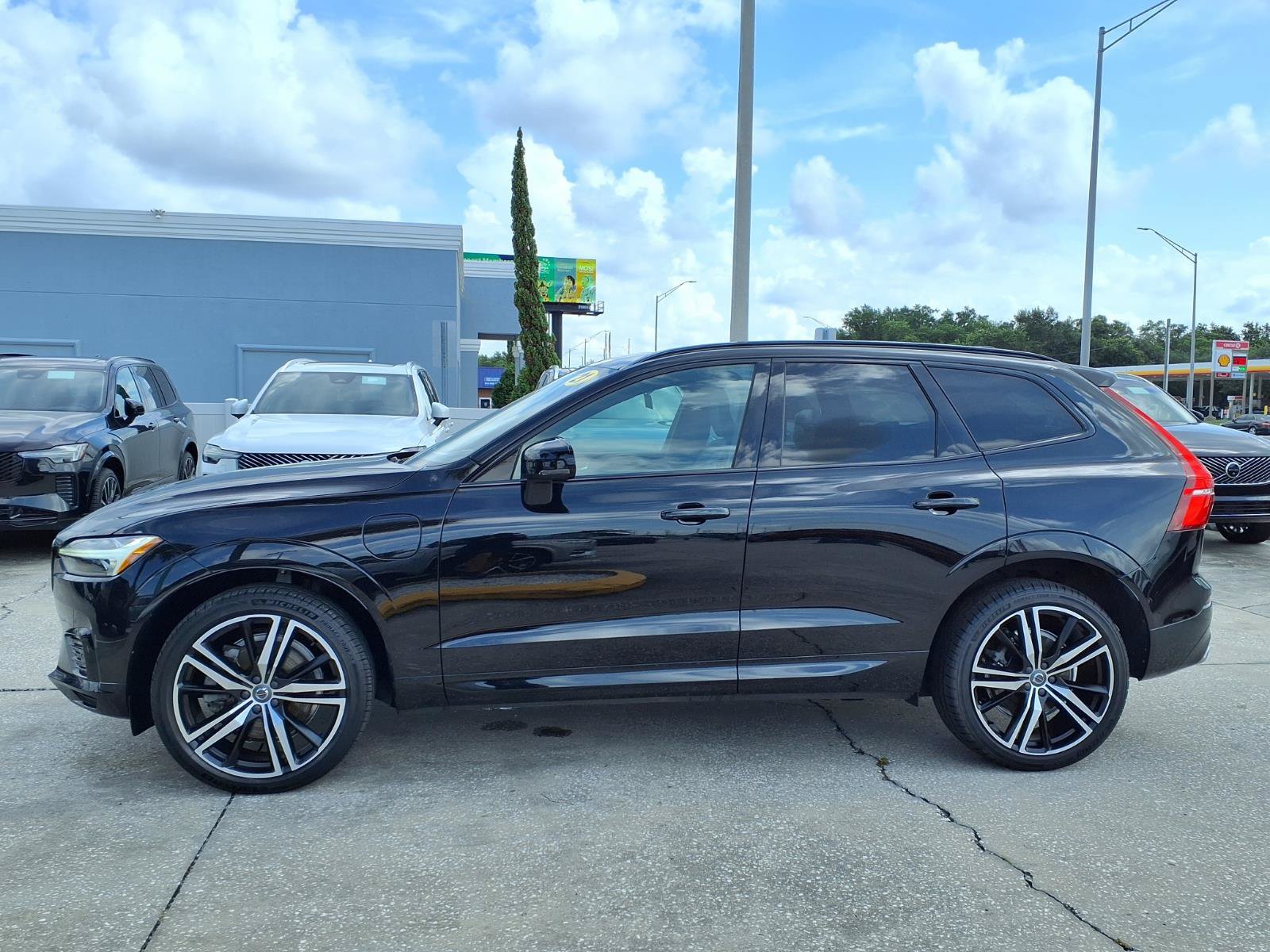 Used 2021 Volvo XC60 T8 R-Design AWD/4WD image 4