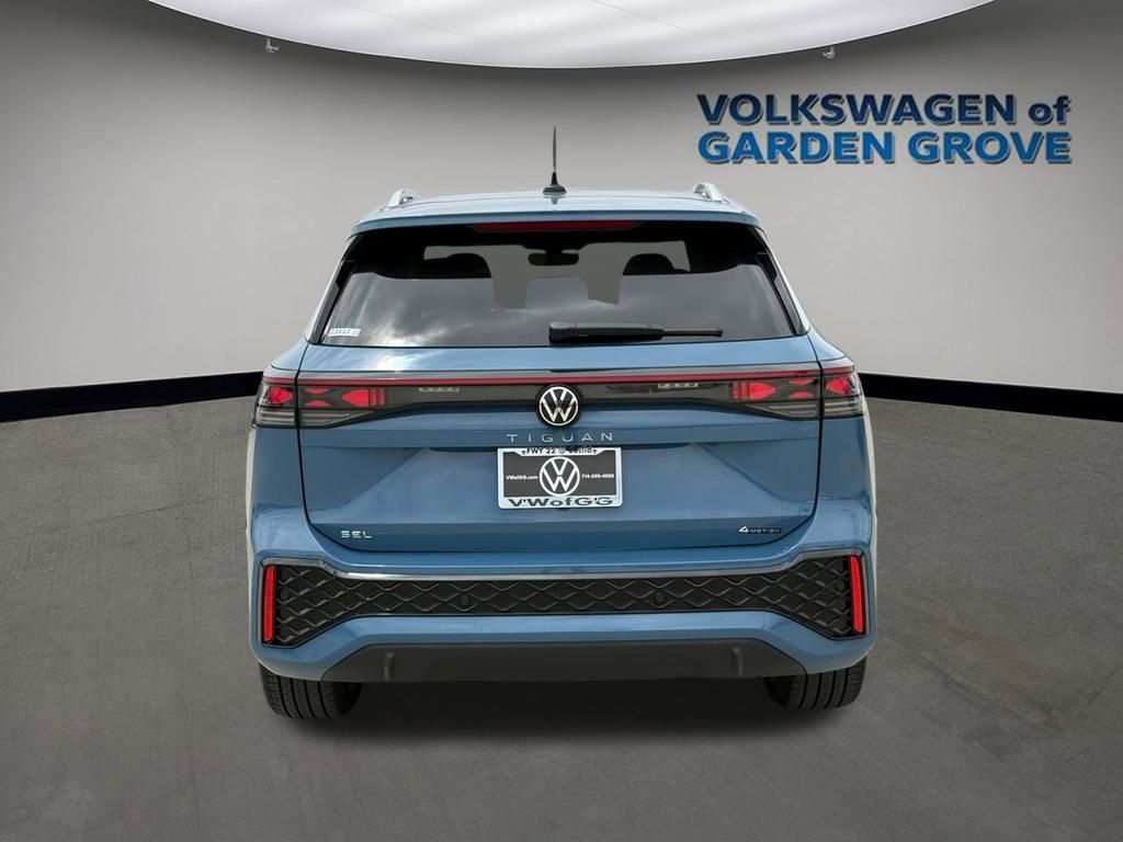 Used 2025 Volkswagen Tiguan SEL R-Line AWD/4WD image 6