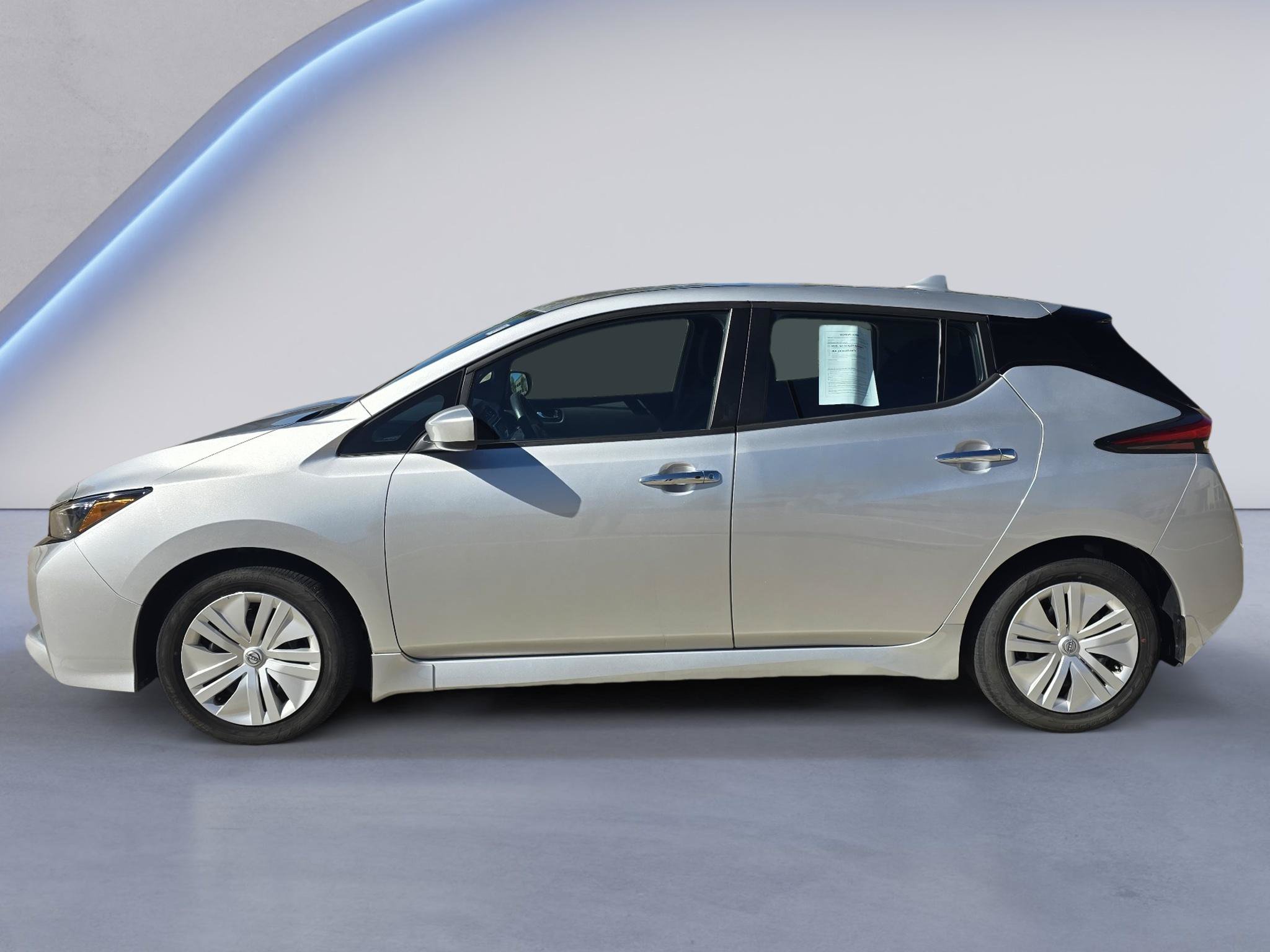 Used 2025 Nissan Leaf S FWD image 2