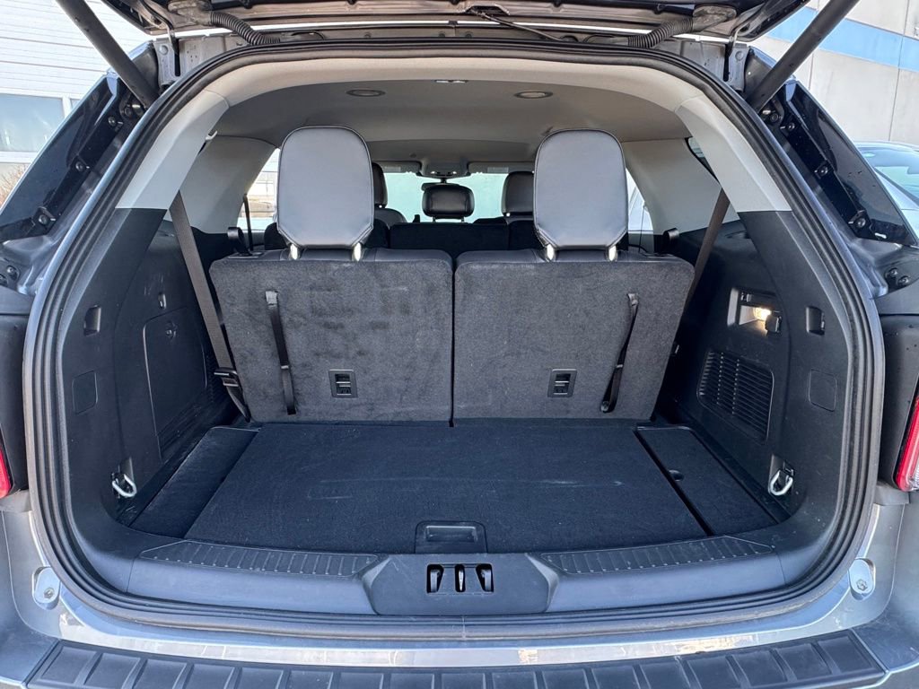 Used 2024 Ford Explorer XLT w/ Equipment Group 202A image 28