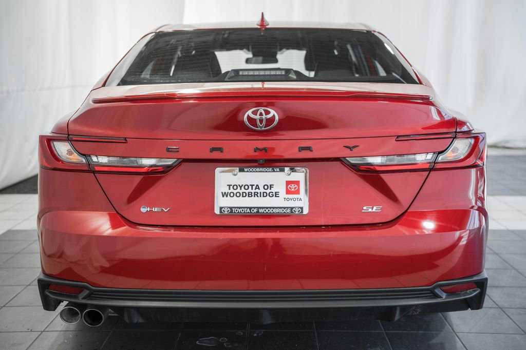Used 2025 Toyota Camry SE image 5