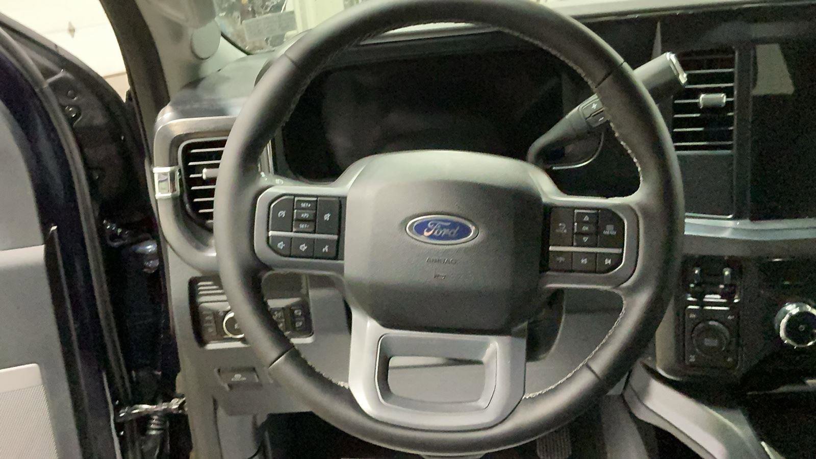 New 2025 Ford F350 Lariat w/ Black Appearance Package image 22