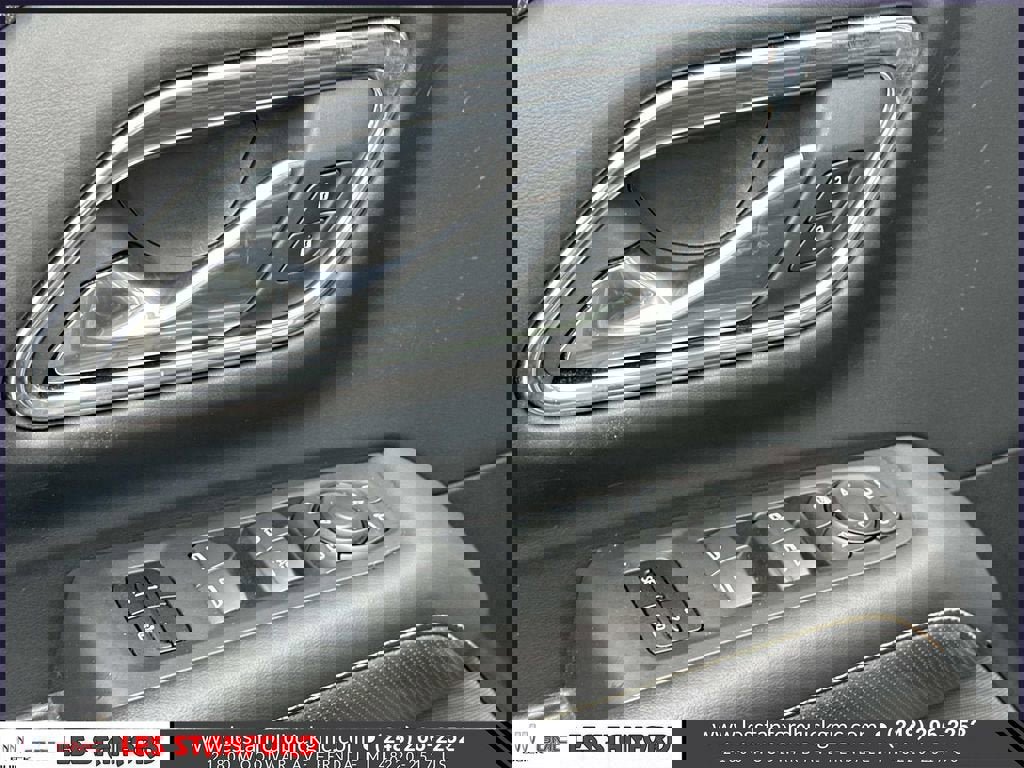 Used 2023 GMC Yukon AT4 w/ Technology Package image 19