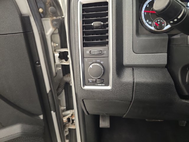 Used 2017 RAM 1500 Classic SLT RWD image 30