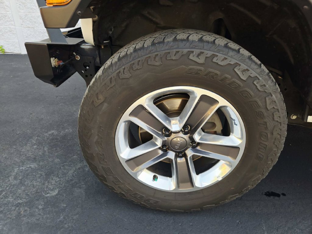 Used 2020 Jeep Wrangler Unlimited Sahara AWD/4WD image 21