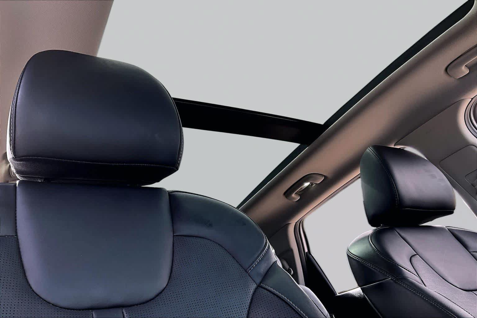 Certified 2025 Kia Sorento EX w/ Panoramic Sunroof Package FWD image 14