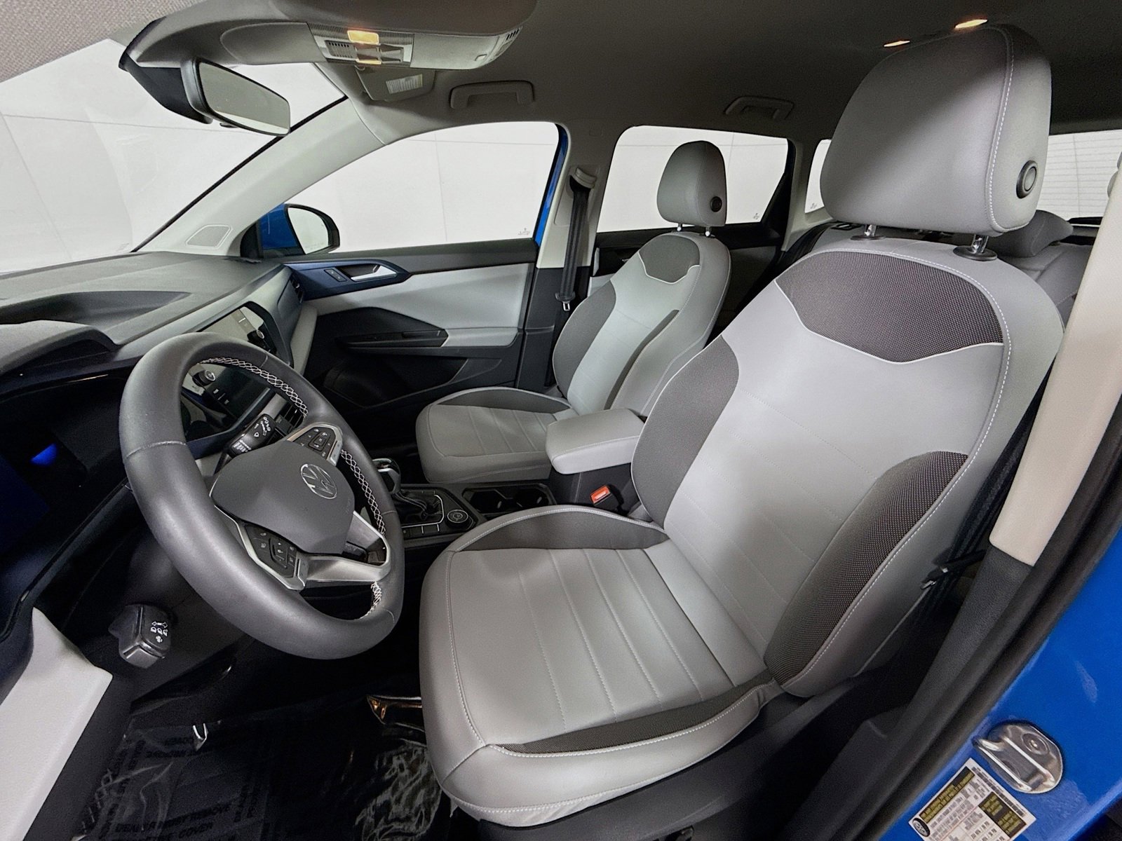 Certified 2023 Volkswagen Taos SE image 5