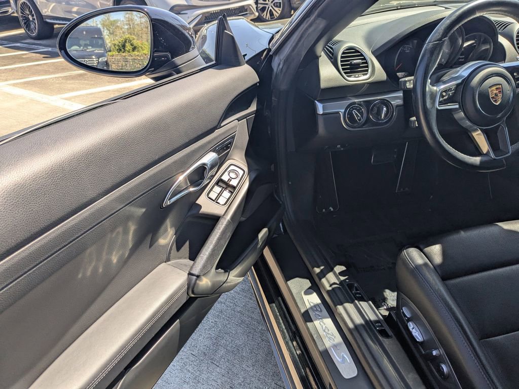 Used 2017 Porsche 718 Boxster S image 2