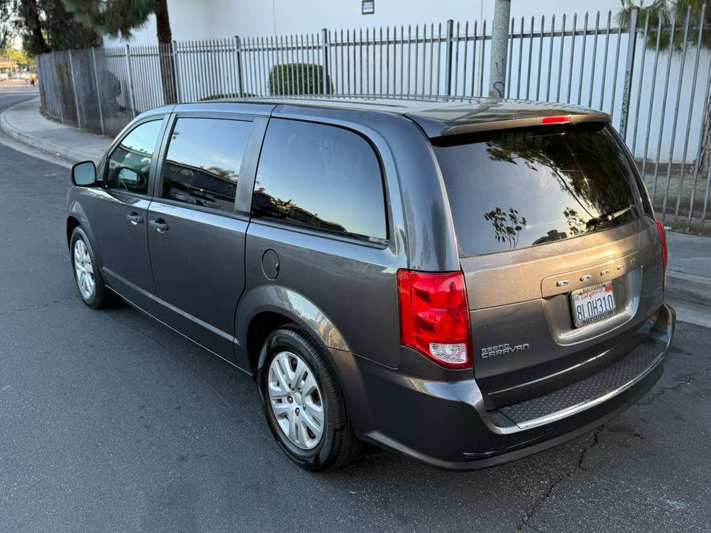 Used 2019 Dodge Grand Caravan SE FWD image 3