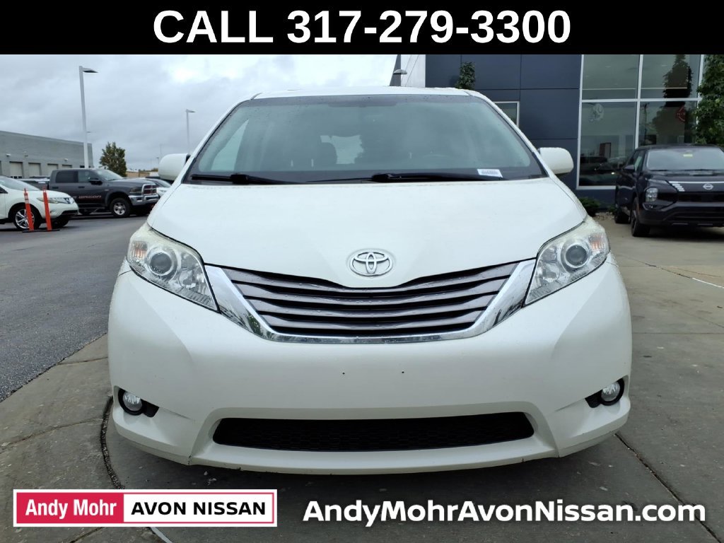 Used 2017 Toyota Sienna XLE Premium FWD image 3