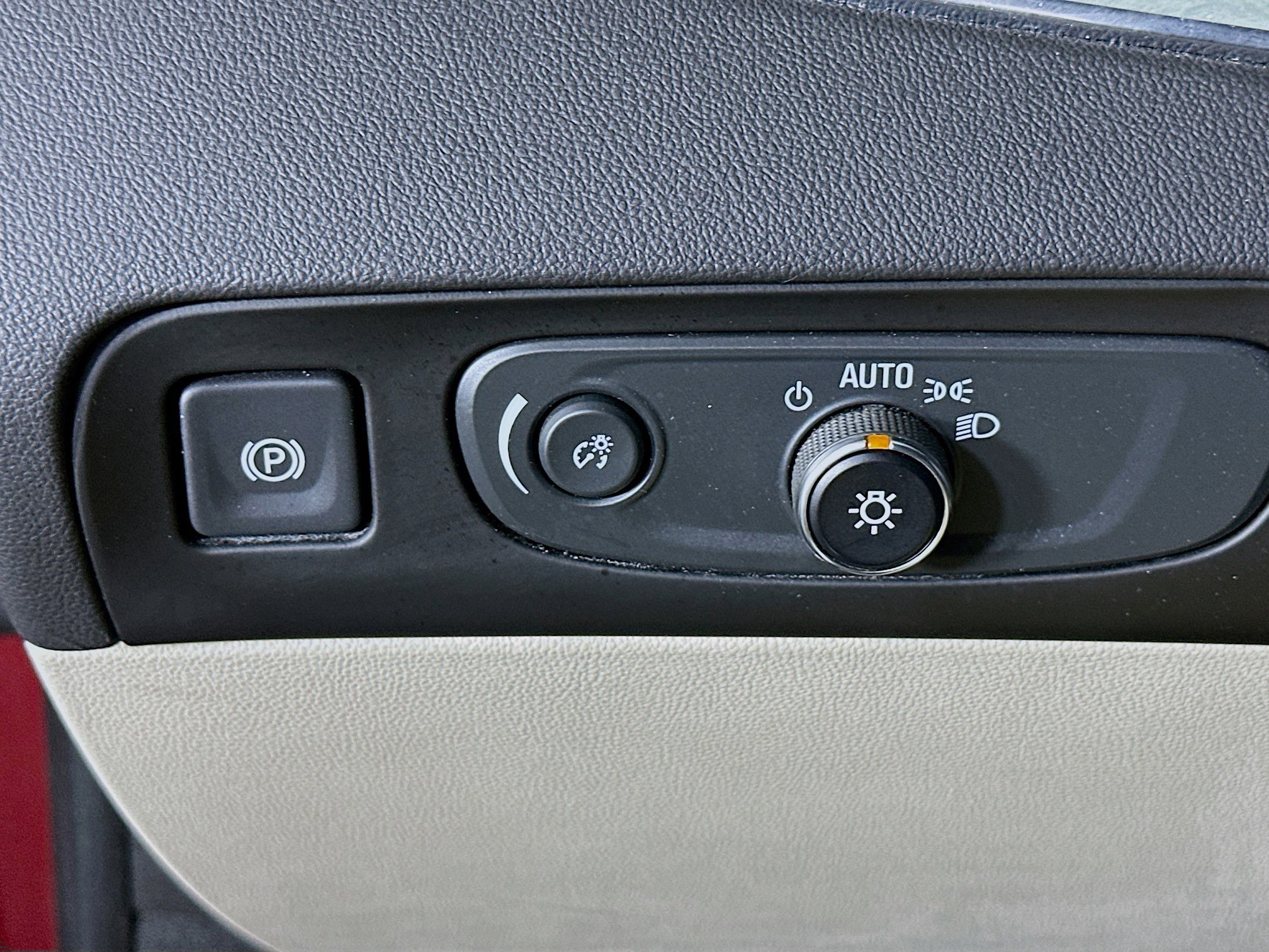 Used 2020 Buick Enclave Essence w/ LPO, Luxury Package FWD image 16