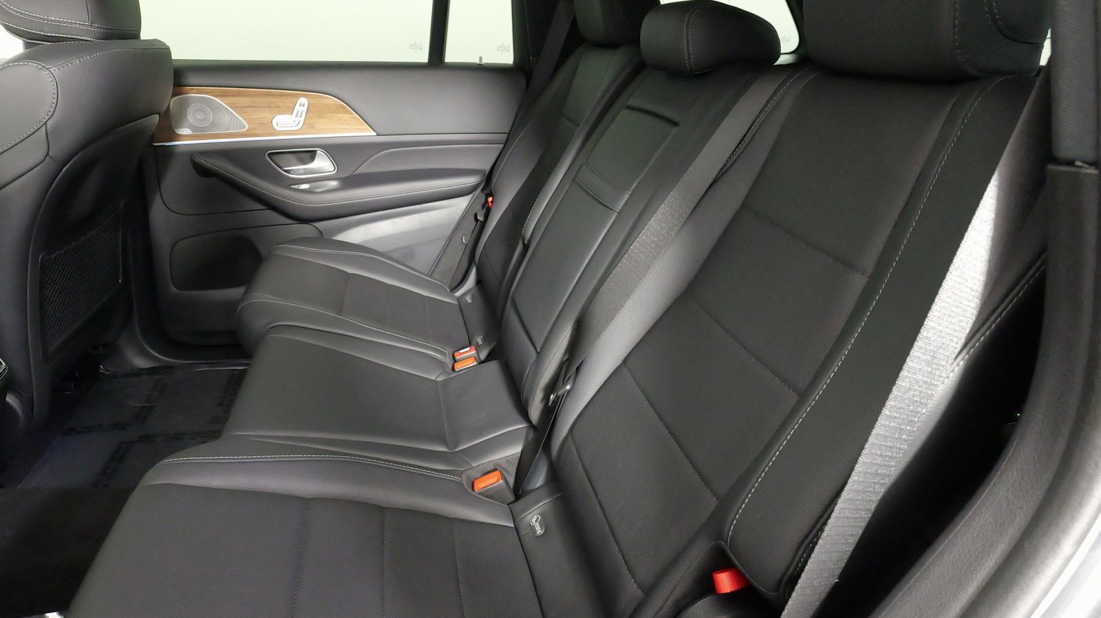 Used 2024 Mercedes-Benz GLS 450 4MATIC w/ AMG Line Exterior image 39