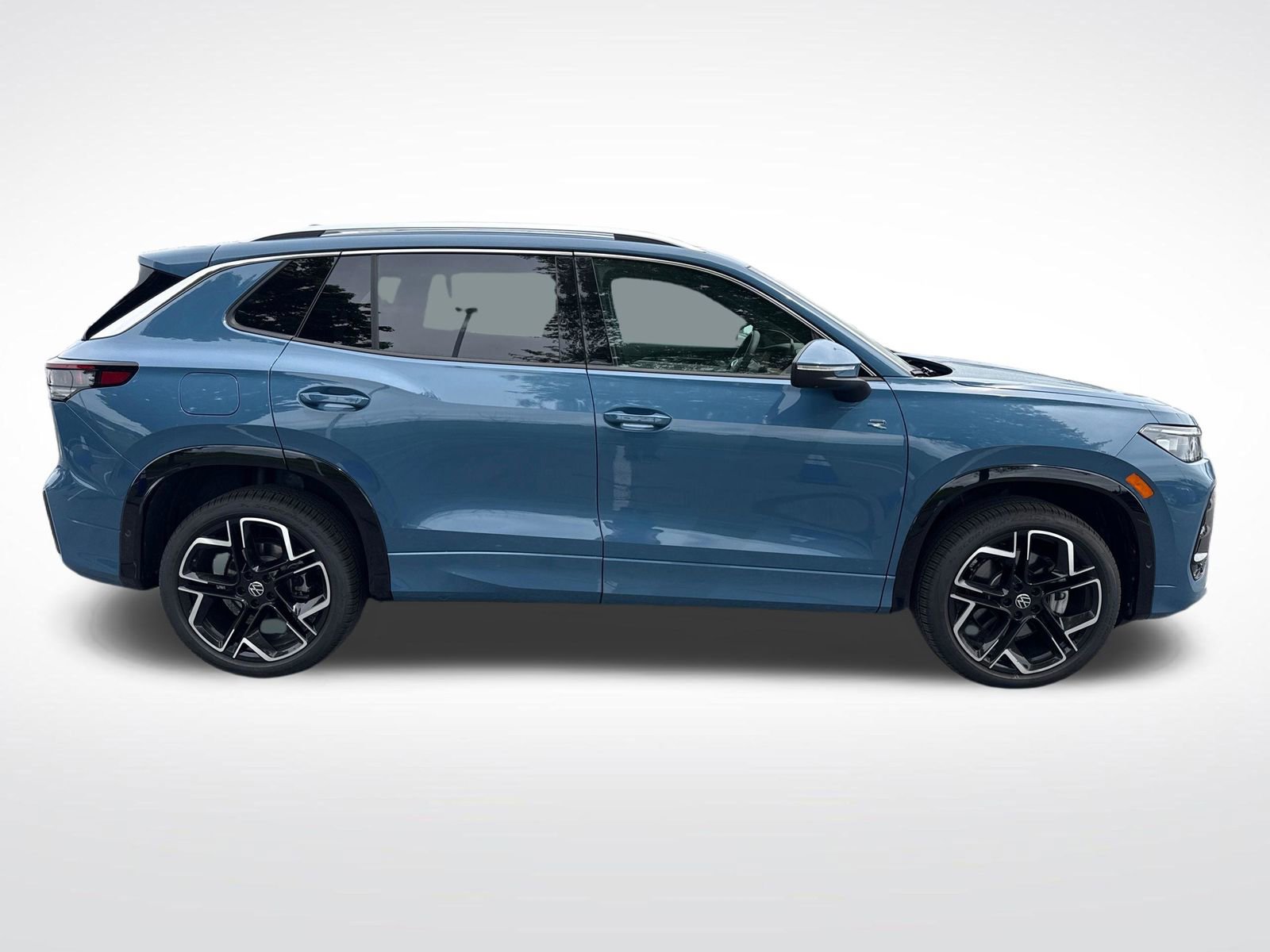 Used 2025 Volkswagen Tiguan SEL R-Line AWD/4WD image 7