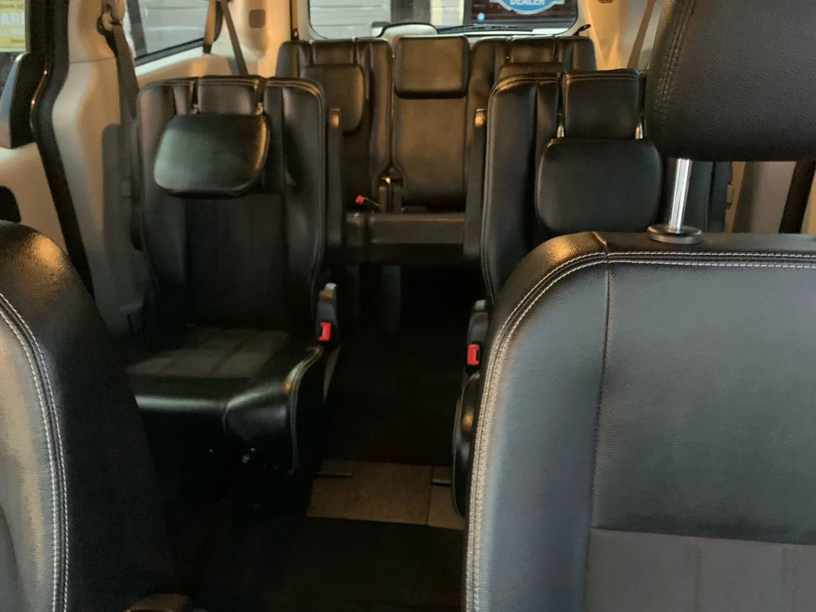 Used 2019 Dodge Grand Caravan SXT image 8