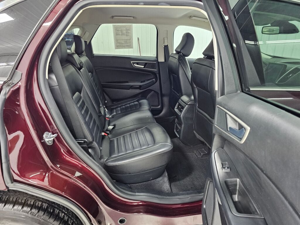 Used 2024 Ford Edge SEL AWD/4WD image 16