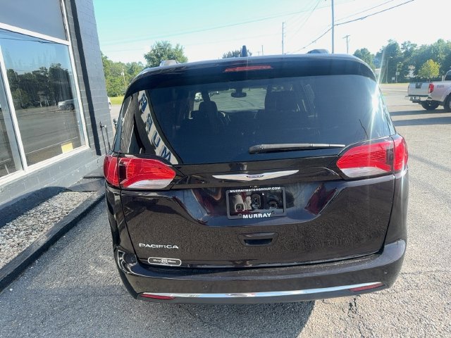 Used 2019 Chrysler Pacifica Touring-L FWD image 4