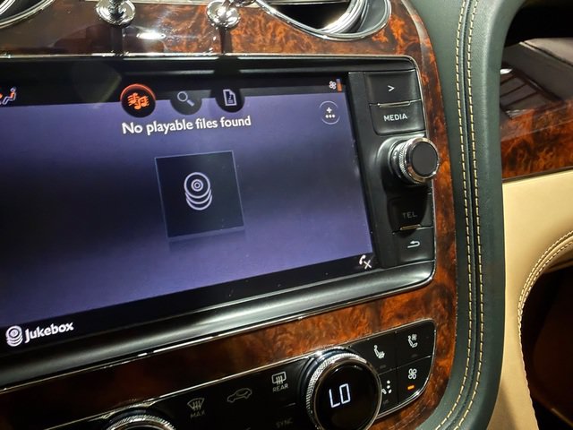 Used 2017 Bentley Bentayga AWD/4WD image 42