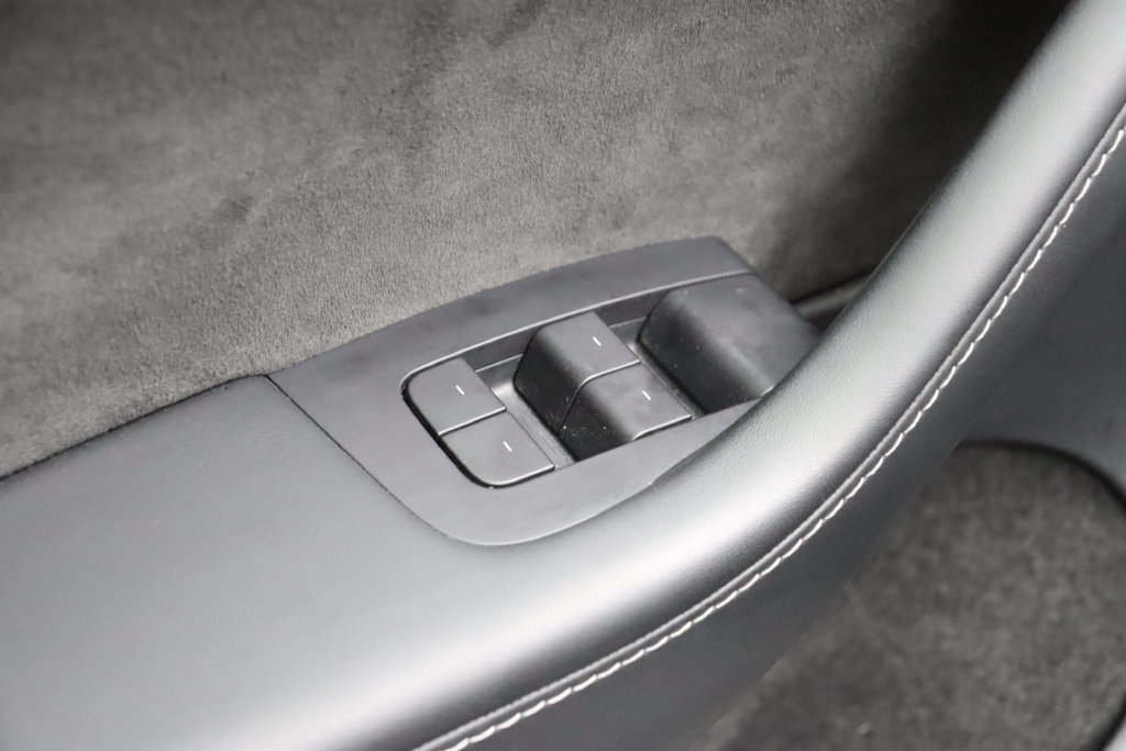 Used 2024 Tesla Model Y 2WD image 22