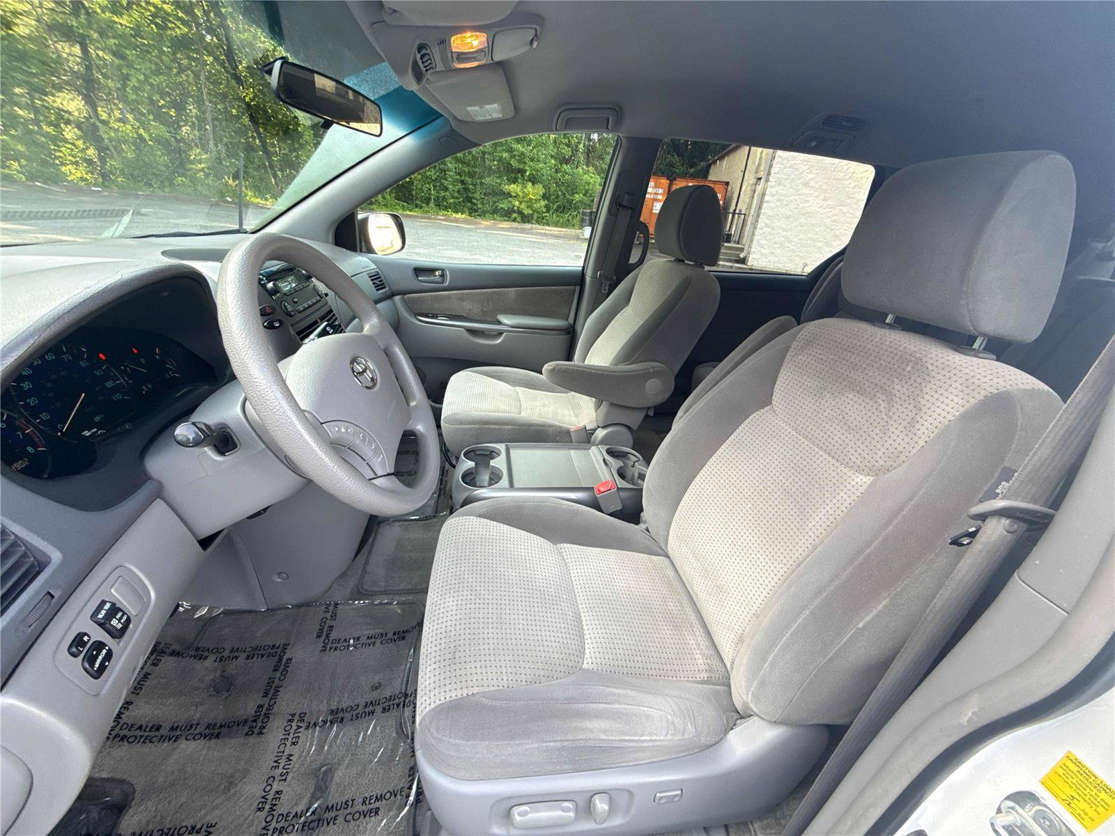 Used 2010 Toyota Sienna FWD image 11