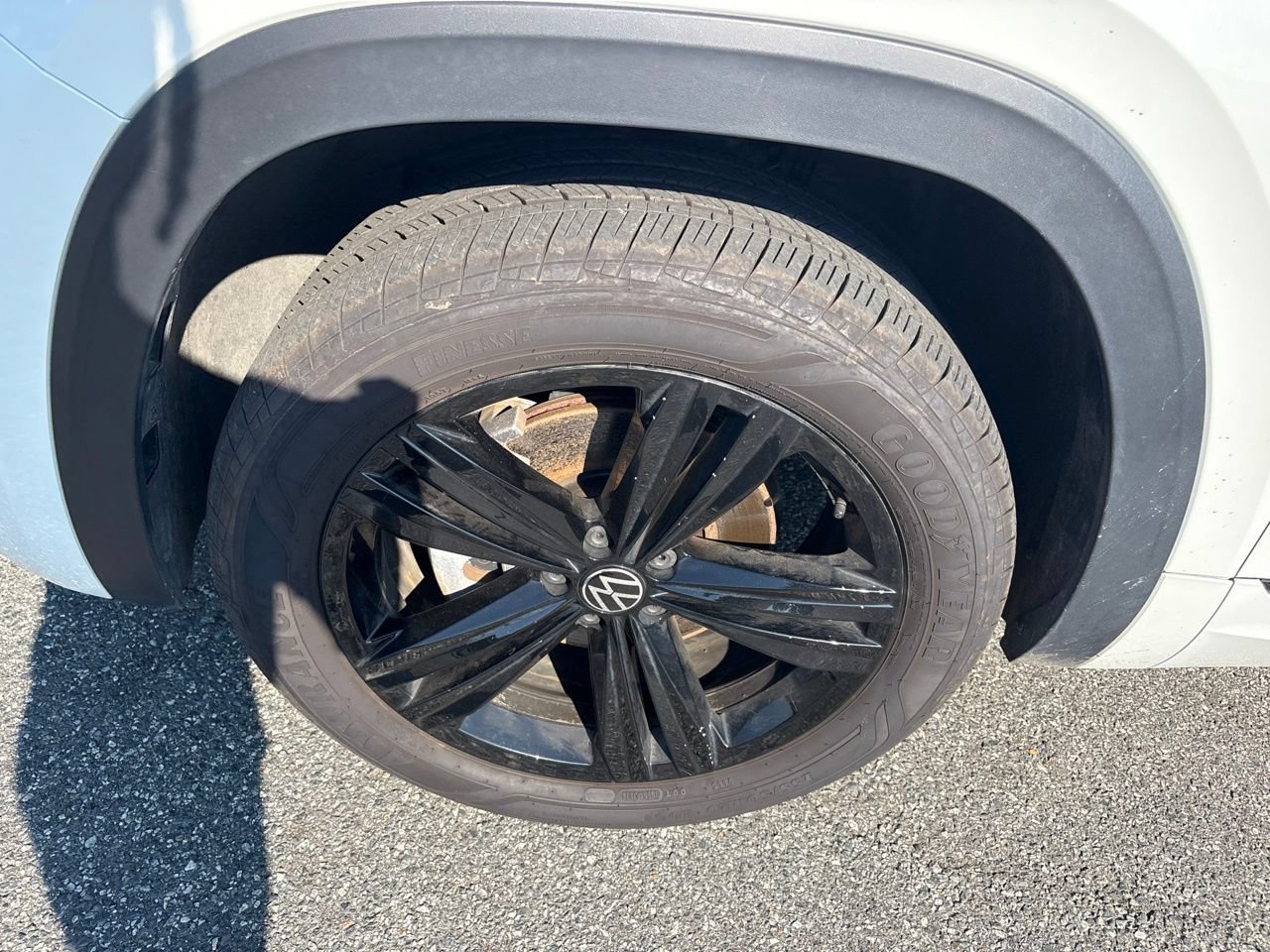 Used 2023 Volkswagen Atlas Cross Sport SEL R-Line AWD/4WD image 13