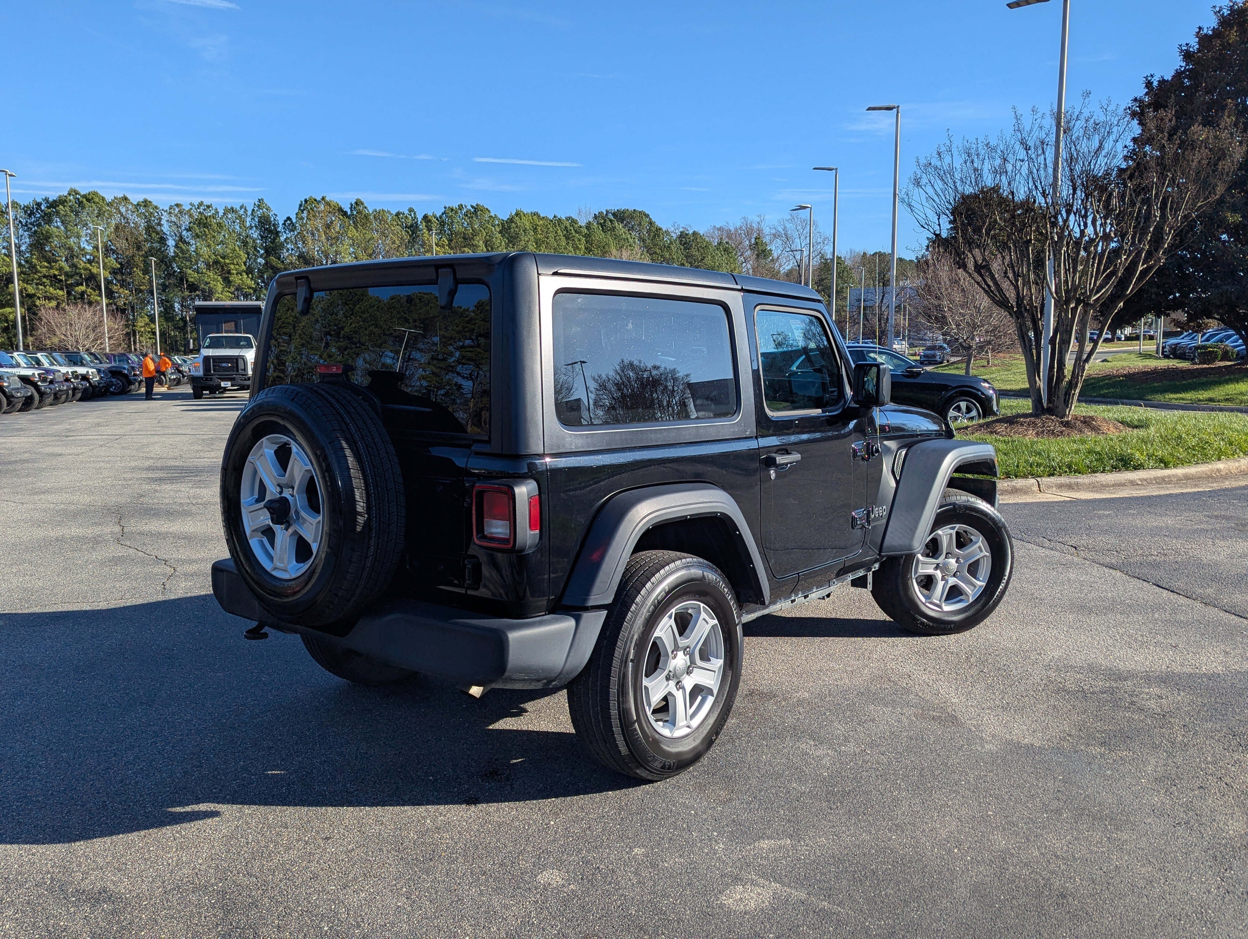 Used 2023 Jeep Wrangler Sport S image 5