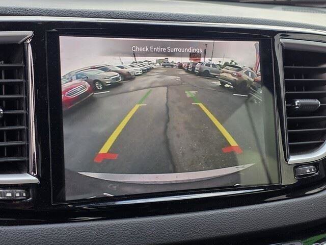 Used 2021 Chrysler Pacifica Touring-L image 18